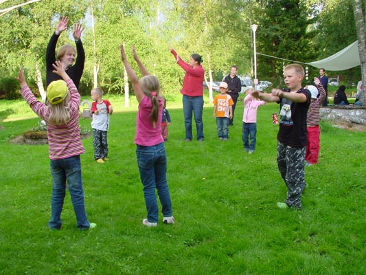 Aapo Repo brings children in a fantastic world.