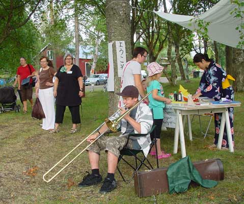 Calligraphy is one of the workshops during the taidekirppujen y�.