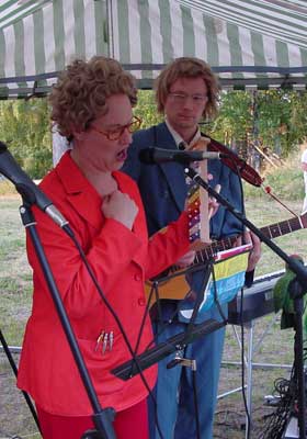 Different sorrows of the audience are transformed in songs.